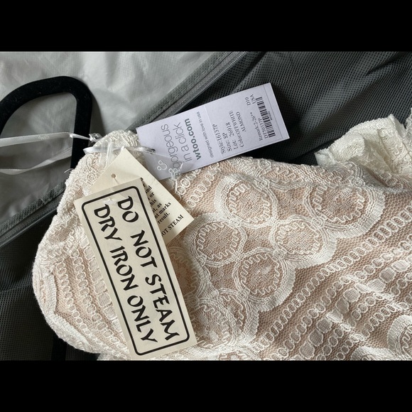 Beautiful wedding gown brand new!!!!!!! - Picture 4 of 8